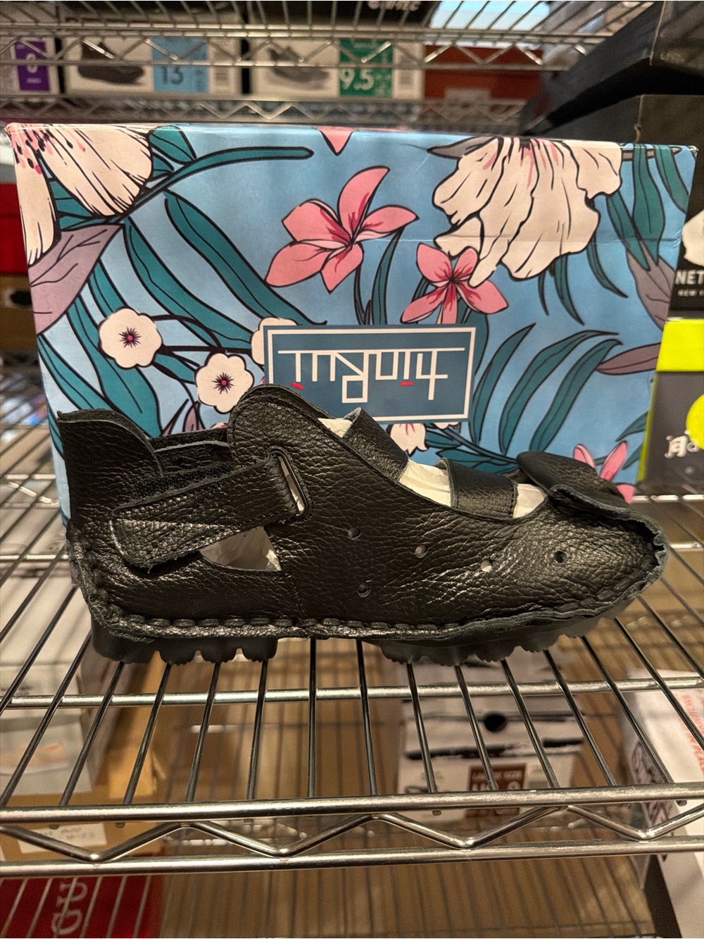 Hin Rui Women’s Slip On Hook And Loop Sneakers Black Leather Size 9 M US